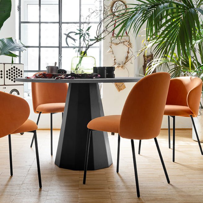 Tuka metallben spisestol– Connubia, en del av kategorien Spisestuestol - At Home Interiør
