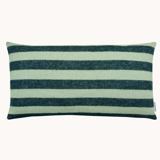 XL Candy wrap Pyntepute ull green sage, en del av kategorien Pute - At Home Interiør