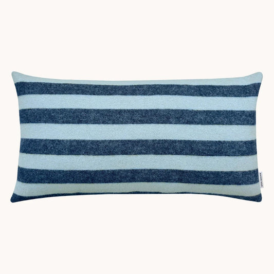 XL Candy wrap Pyntepute ull Navy Ice blue, en del av kategorien Pute - At Home Interiør