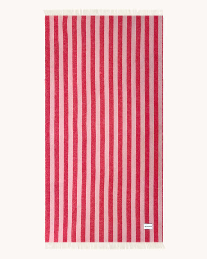 XL Candy wrap Ullpledd Pink Cherry, en del av kategorien Pledd - At Home Interiør