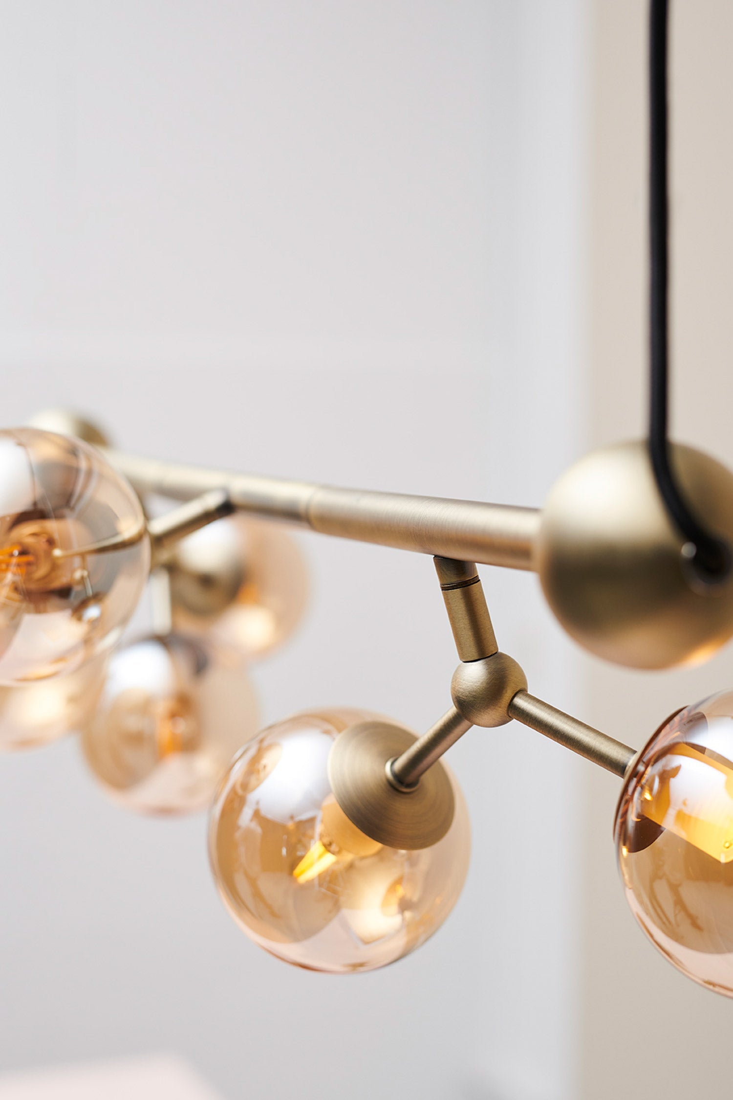Atom Mini taklampe horizontal Amber, en del av kategorien Taklampe - At Home Interiør